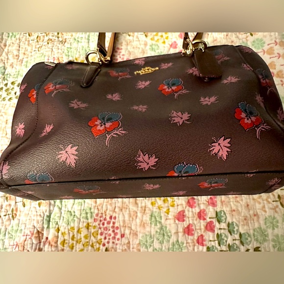 COACH| Bag with adjustable shoulder strap and hand strap. - Picture 3 of 7